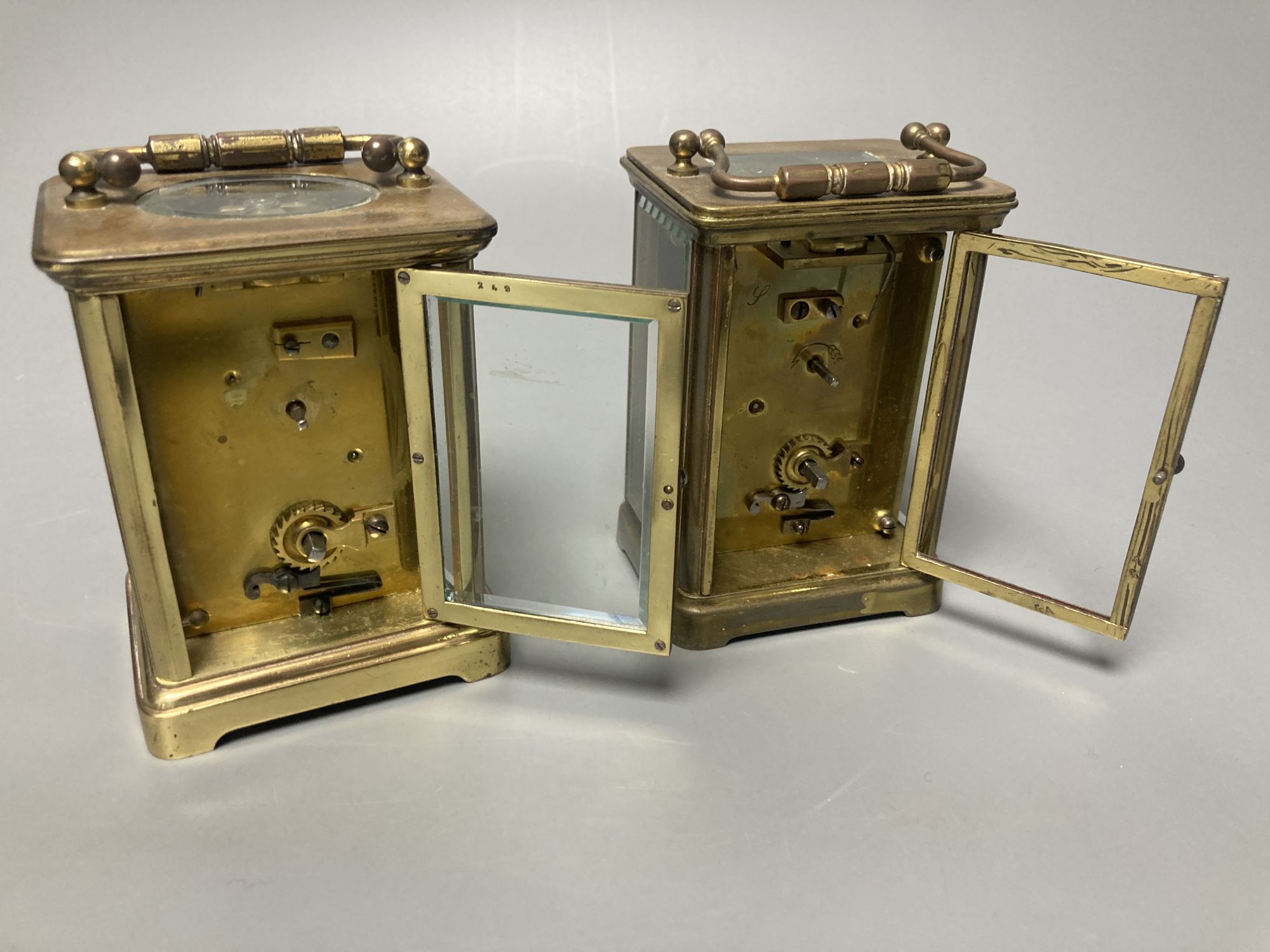 Two brass carriage timepieces, height 11cm